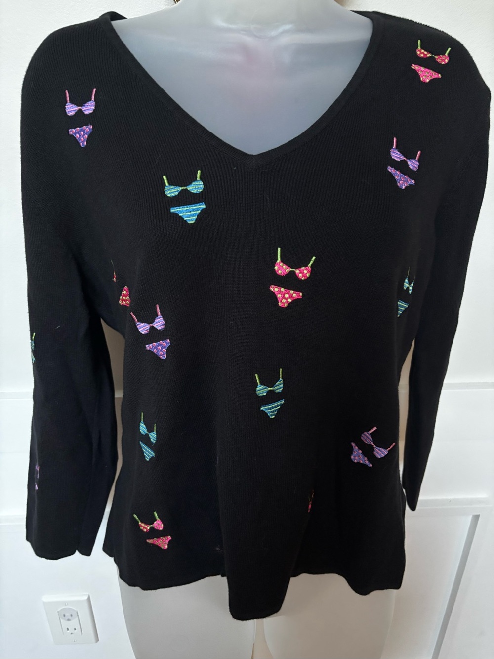 Alexandra Bartlett black V-neck cotton knit sweater embroidered all over
